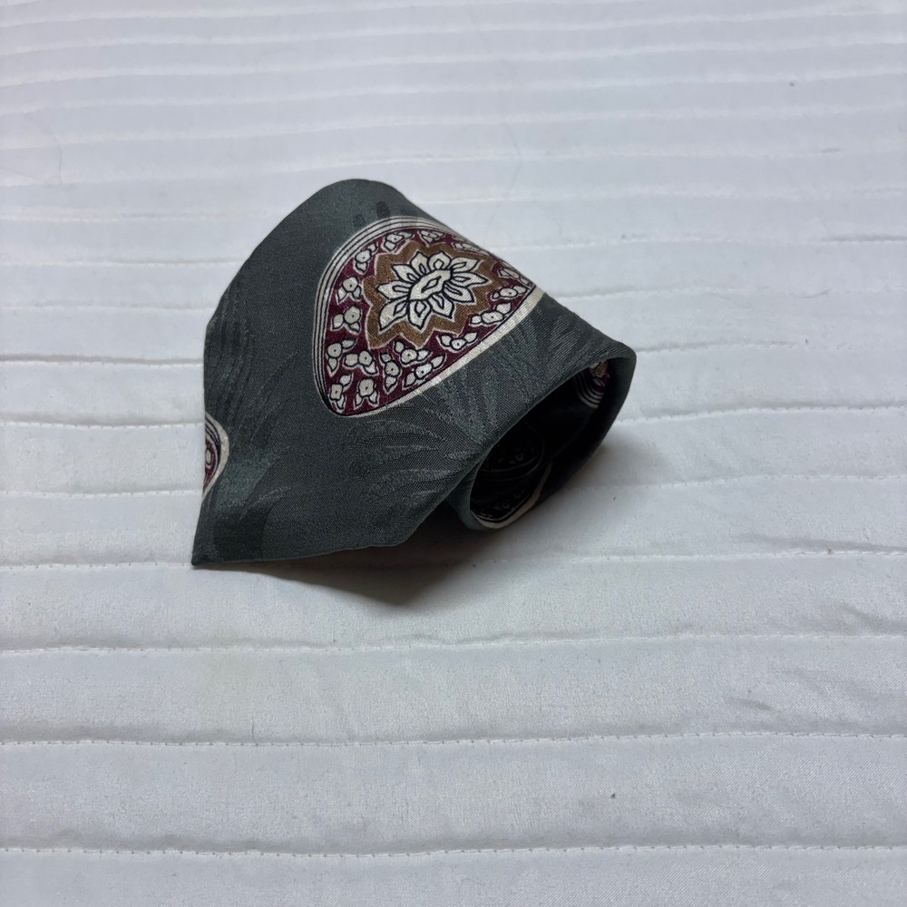 Bugatti Mens‎ Silk Tie Grey Green Medallion Floral Italian Silk Made in USA 4"